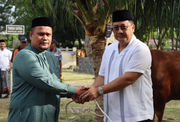 Kapolda Aceh Serahkan Hewan Kurban untuk Warga