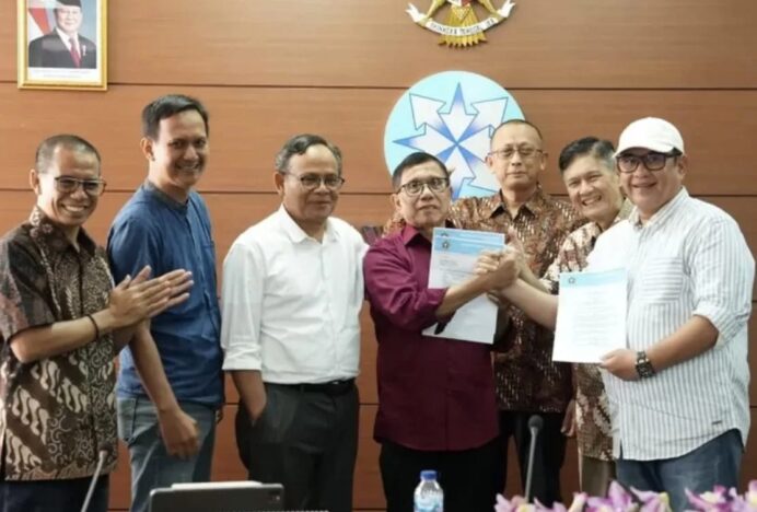Hendry dan Zulmansyah Teken SK Panitia Bersama Kongres Persatuan PWI