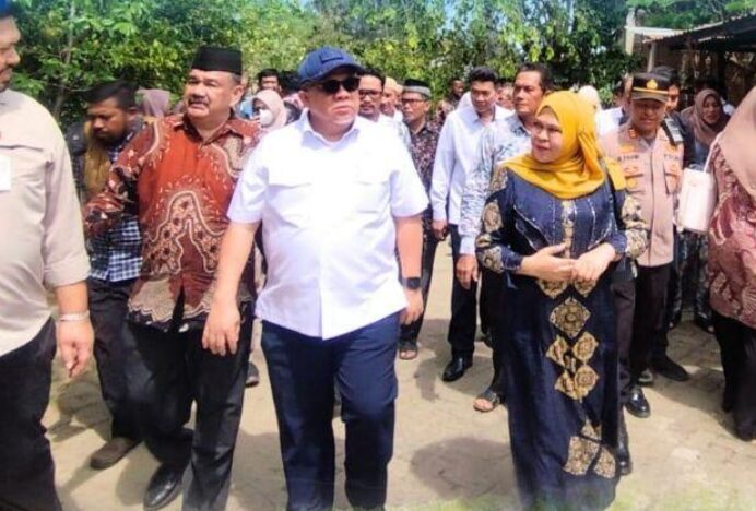 Camat Lueng Bata Dampingi Wamen Fahri Kunjungi Perumahan Cinta Kasih