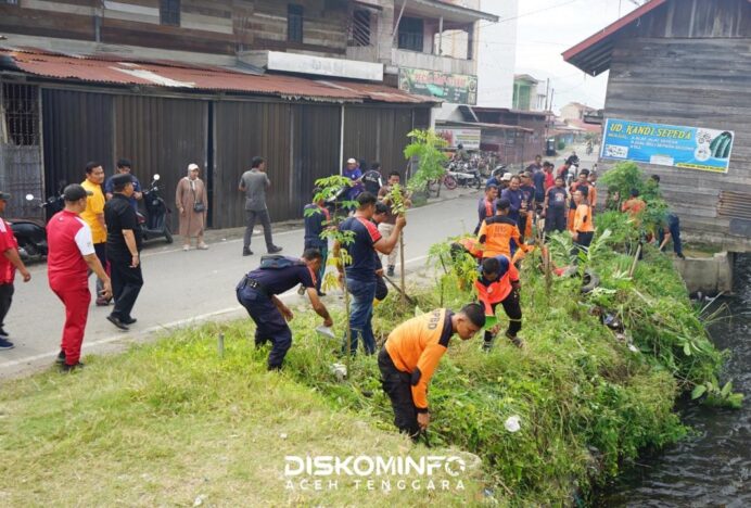 Menyambut Hari Jadi ke-51, Pemkab Agara Gelar Gotong Royong Massal