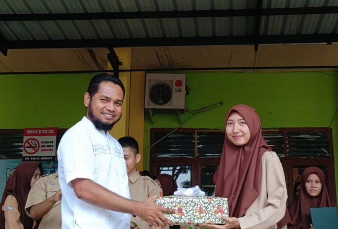 MAN 3 Aceh Besar Bagikan Rapor Semester Genap, Kisah Haru di Balik Panggung Apresiasi