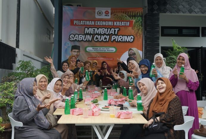 Ketua Komisi IV DPRK Banda Aceh Gelar Pelatihan Membuat Sabun Cuci Piring