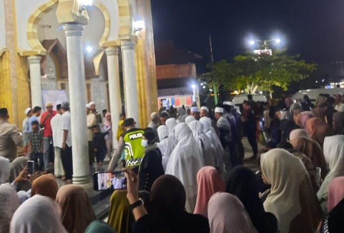 Ratusan Warga Sambut Kedatangan Jemaah Haji Asal Peureulak
