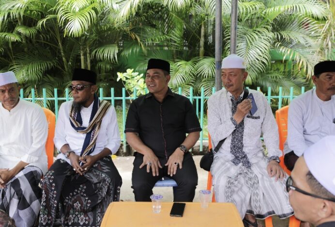 Bupati Aceh Besar Melayat ke Rumah Duka Anggota DPRA, Tgk Rasyidin Ahmad (Waled NURA)