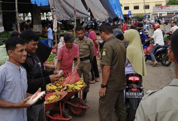 Satpol PP dan WH Aceh Besar Lakukan Pengawasan Rutin di Pasar Induk Lambaro