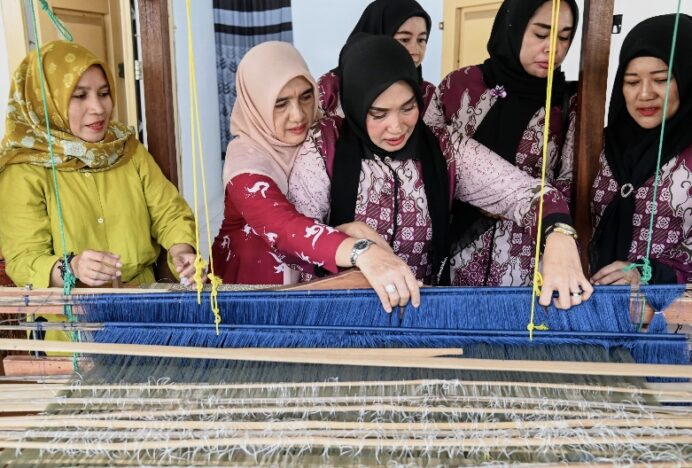 Ketua IAD Kejati Aceh Kagumi Produk UMKM Aceh Besar