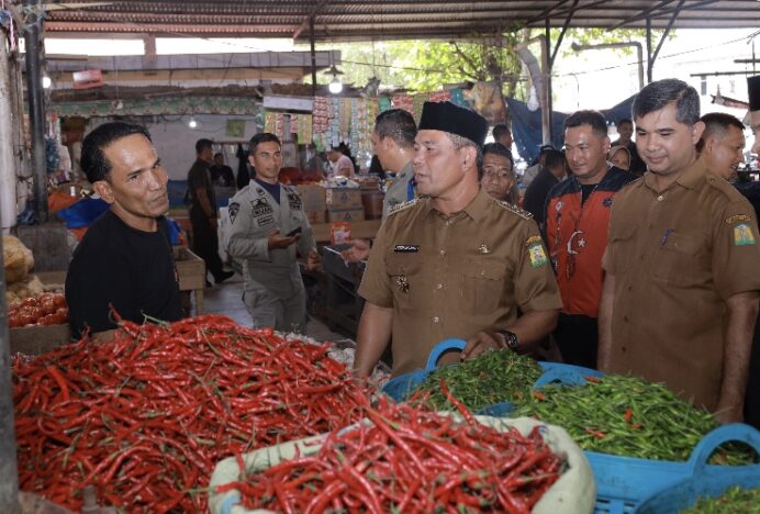 Bupati Aceh Besar Tinjau Pasar Induk Lambaro, Tegaskan Penataan dan Kebersihan Jadi Prioritas