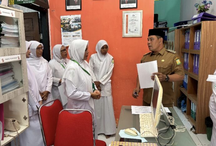Bupati Aceh Besar Sambagi Kunjungi Puskesmas Darul Imarah
