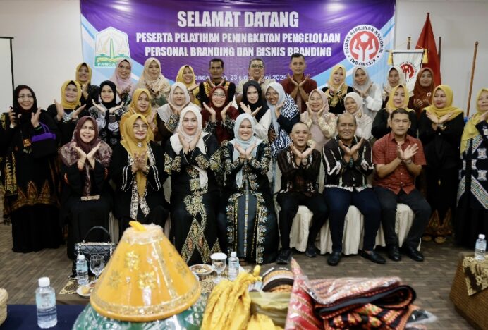 Ketua Dekranasda Aceh Buka Pelatihan Personal dan Bisnis Branding bagi UMKM