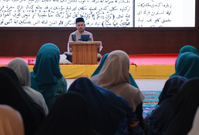 Halaqah Pengajian TP-PKK Aceh Besar Bahas Peran Istri dalam Rumah Tangga