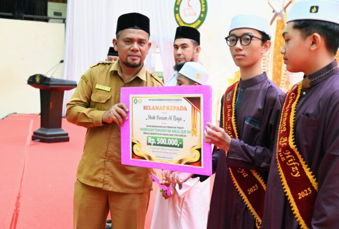 Kadisdik Dayah Aceh Besar Buka Tasyakuran Akbar dan Haflah Takhrij ke-10 YPHC
