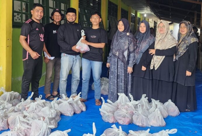 MAN 3 Aceh Besar Qurban 6 Sapi dan 2 Kambing; 420 Paket Dibagikan kepada Mustahik