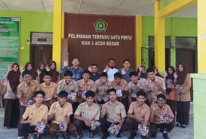Siswa Yatim/Piatu MAN 3 Aceh Besar Terima Bingkisan Peacefull Muharram 2025
