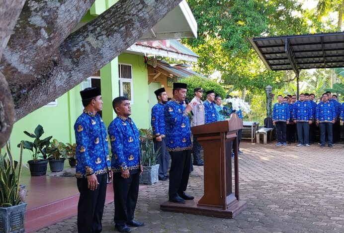 Wakil Bupati Pimpin Upacara Bendera Rutin Kemenag Aceh Besar