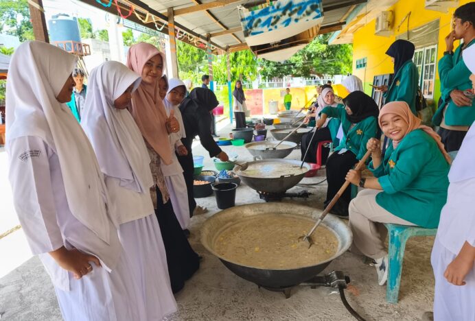MIN 5 Aceh Besar Meriahkan Bulan Muharram dengan Tradisi Masak Bubur Asyura