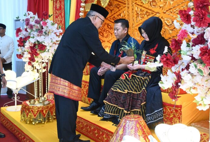 Danlanud SIM Baru Disambut Tradisi Peusejuk Setibanya di Aceh