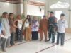 Beras Bantuan Disalurkan, Babinsa Koramil Montasik Pastikan Penyaluran Tepat Sasaran