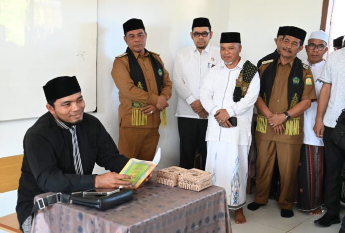 Bupati Aceh Besar Launching Program Beut Kitab Bak Sikula di SMPN 1 Darul Imarah