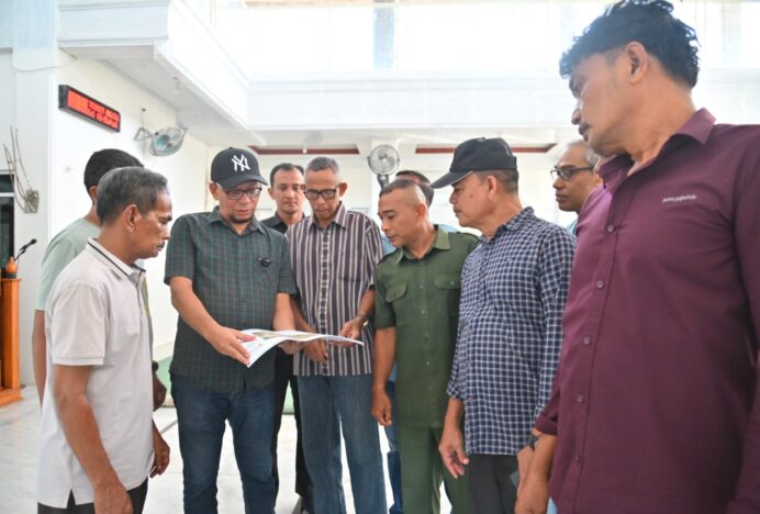 Wakil Ketua DPRK Banda Aceh Musriadi Salurkan Pokir untuk Pembangunan Dua Masjid di Ulee Kareng