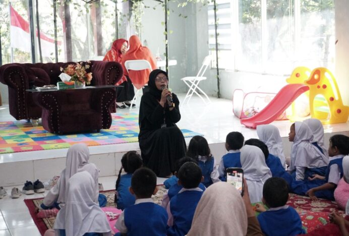 Ketua DWP Aceh Besar Kunjungi Perpustakaan Umum di Kota Jantho