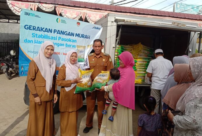 Pemkab Aceh Besar Salurkan Bantuan Pangan di Baitussalam