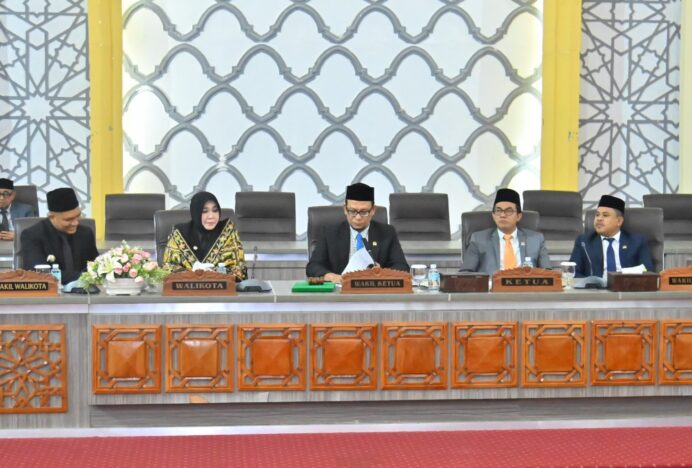 DPR Kota Sampaikan Pendapat Akhir Fraksi Terhadap Raqan Pajak, Retribusi dan RPJM Banda Aceh
