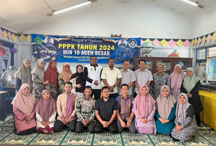 MIN 10 Aceh Besar Gelar Peusijuk dan Syukuran Guru Lulus PPPK