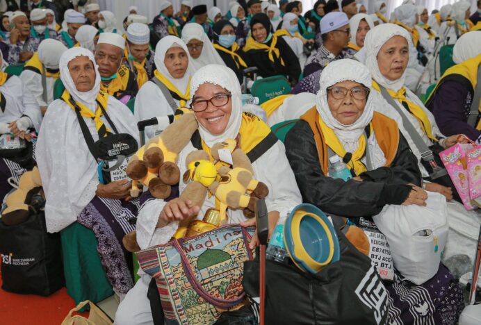 Dari Madinah ke Kampung Halaman, Boneka Unta Temani Kepulangan Jemaah