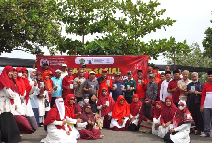 IPARI Kemenag Banda Aceh Gelar Aksi Bersih-Bersih Pantai Ulee Lheue Sambut HUT RI ke-80