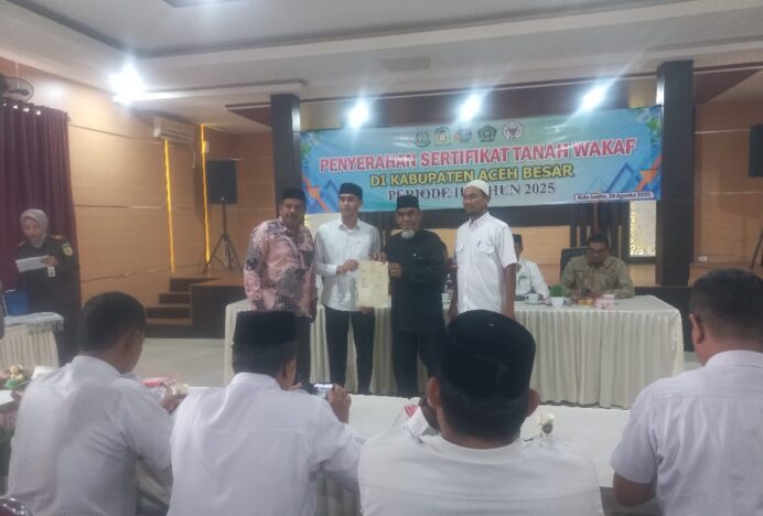 Baitul Mal Aceh Besar dan BWI Fasilitasi Pemetaan Tanah Wakaf, 80 Sertipikat Diserahkan kepada Nazhir