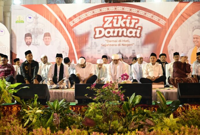 Wakili Bupati Aceh Besar, Staf Ahli Adi Darma Ikuti Zikir Peringatan 20 Tahun Damai Aceh