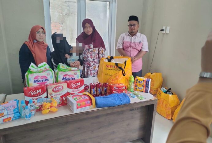 Dinsos Banda Aceh Serahkan Bantuan ATENSI Kepada 13 Anak Berkebutuhan Khusus