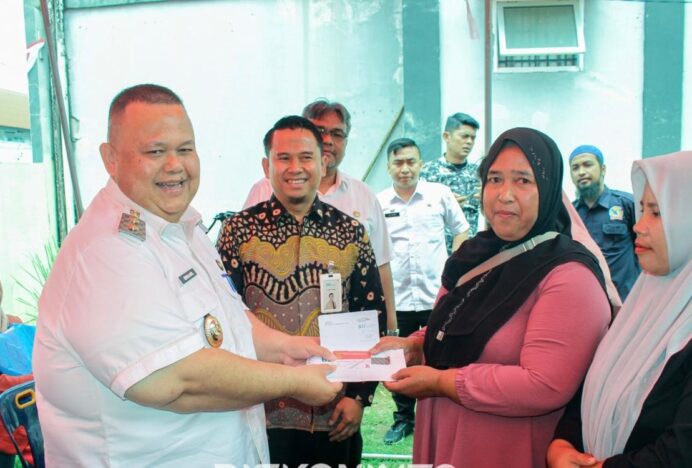 Pemkab Agara Salurkan Bantuan Program Sembako untuk 271 Warga