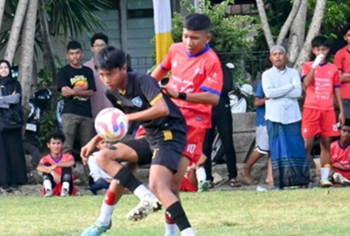 Turnamen Sepakbola Usia Dini HUT ke-13 Pos Aceh Dihujani Hadiah
