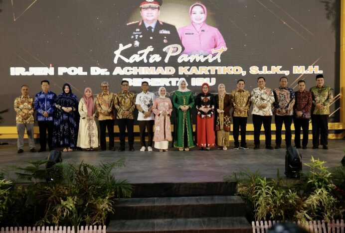 Asisten III dan Ketua TP PKK Aceh Hadiri Malam Pisah Sambut Kapolda Aceh