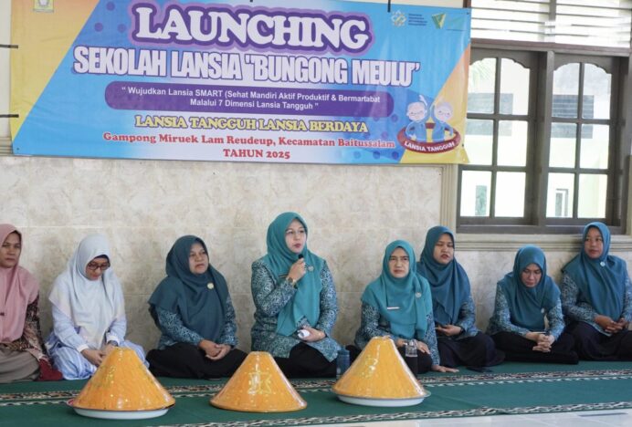 Ketua TP-PKK Aceh Besar Launching Sekolah Lansia Bungong Meulu di Gampong Miruek Lamreudeup