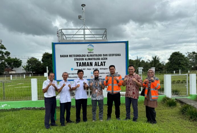 PT SBA Gandeng BMKG Pasang Alat Penakar Hujan Otomatis, Perkuat Mitigasi Dampak Cuaca di Lhoknga dan Leupung