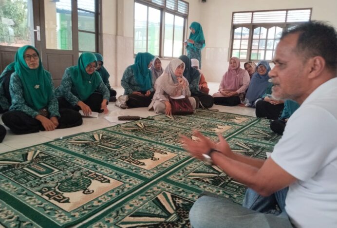 DLH Aceh Besar Gelar Sosialisasi Pengelolaan Sampah di Miruek Lamreudeup