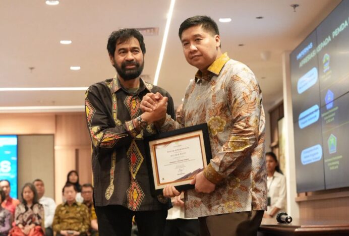 Gubernur Aceh Muzakir Manaf Terima Penghargaan dari Kementerian Perumahan dan Kawasan Pemukiman