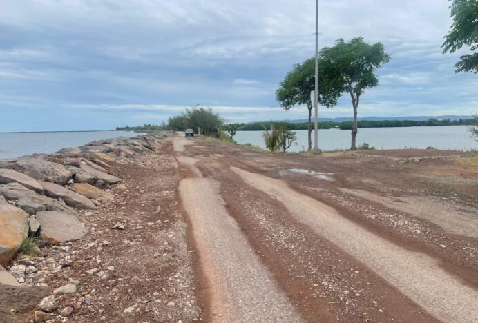 Jalan Lintas Kampung Jawa–Ulee Lheue Masih Memprihatinkan