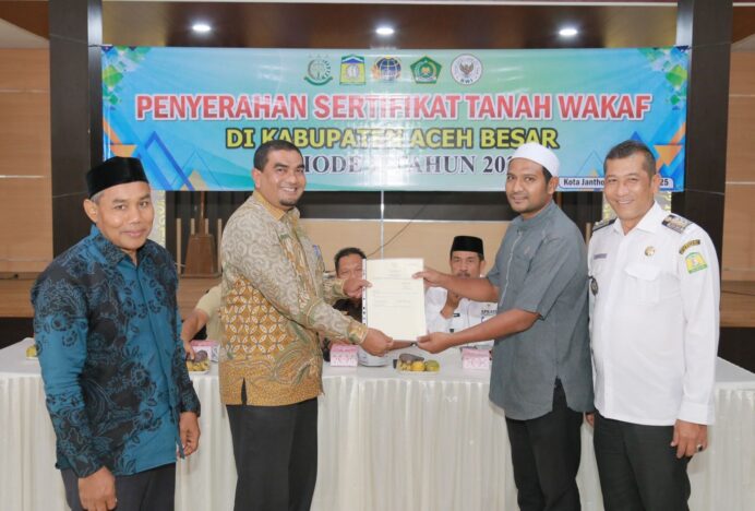80 Nazir Terima Sertifikat Tanah Wakaf di Aceh Besar