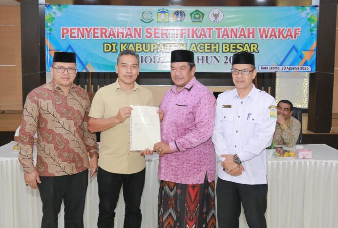 Ketua DPRK Aceh Besar dan Wakil Bupati Ajak Masyarakat Berdayakan Aset Wakaf