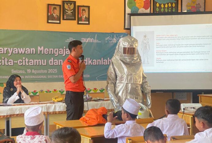 Angkasa Pura Indonesia Ajak Siswa SDN Bueng Cala Pahami Keselamatan Penerbangan