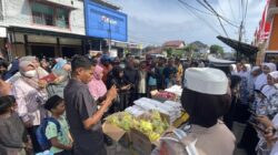 SMAN 1 Lhokseumawe dan Tim Jumat Berkah Santuni Warga
