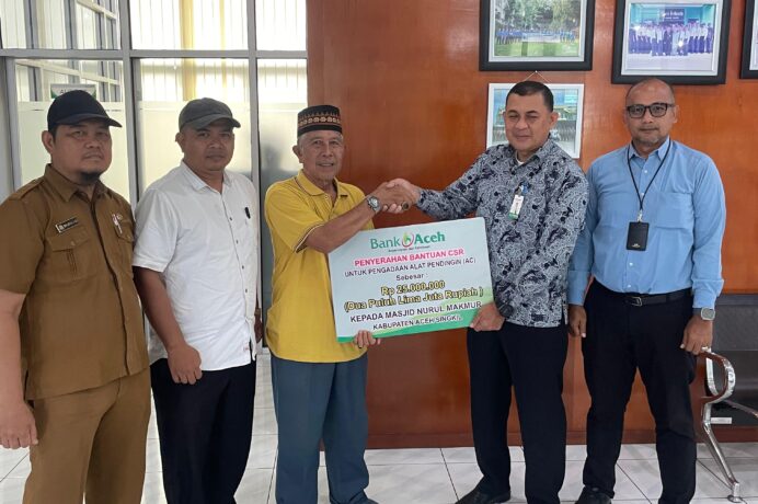 Pengurus BKM Agung Nurul Makmur Aceh Singkil Terima Bantuan CSR Bank Aceh Syariah Untuk Pembelian AC