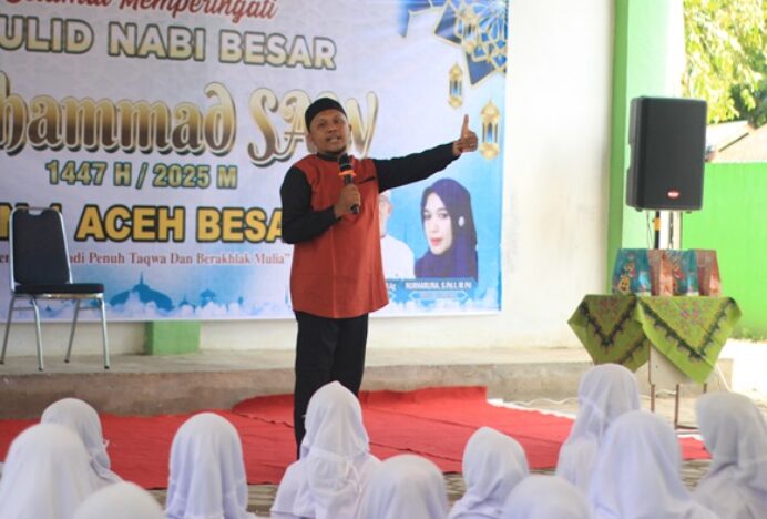 MIN 1 Aceh Besar Gelar Maulid Nabi Muhammad SAW 1447 H, Kakankemenag Apresiasi dengan Menu Kuwah Beulangong