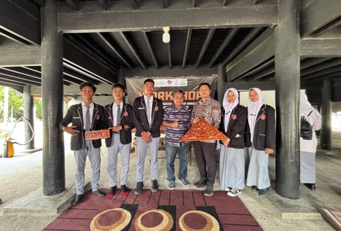 Siswa MAN 1 Aceh Besar Antusias Ikuti Workshop Seni Ukir Rumoh Aceh