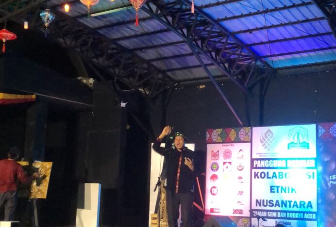 Ansar Salihin Guru MAN 1 Aceh Besar Baca Puisi di Aceh Coffee Day 2025