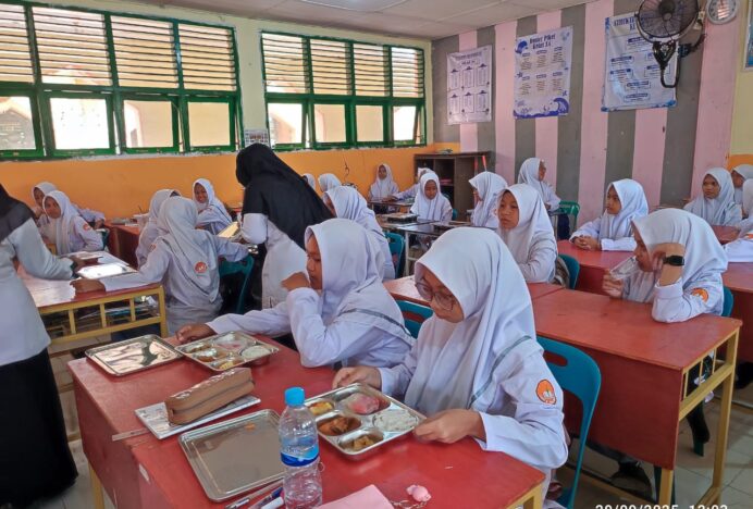 Pembagian Makanan Bergizi Gratis Perdana di MAN 4 Aceh Besar Disambut Antusias