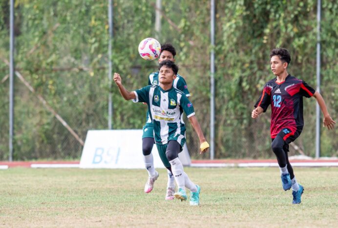 Pemain PORA Dibawah Kapten Tim Luthfi Bawa Blang Bintang Juara Sepakbola PORKAB Aceh Besar